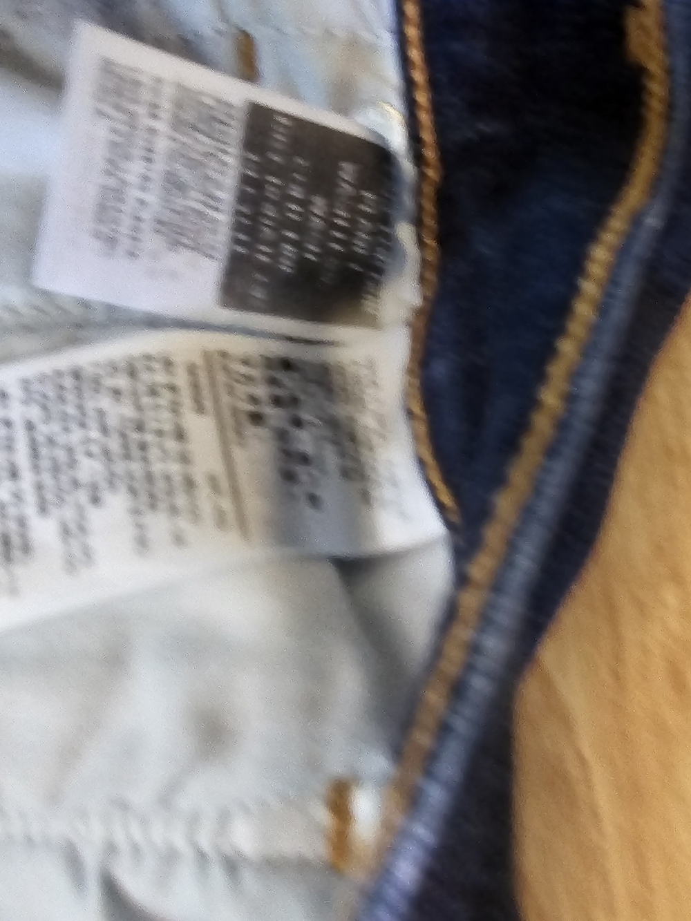 Levi's Women's Skinny Jeans in Dark Blue Wash - Picture 3 of 3